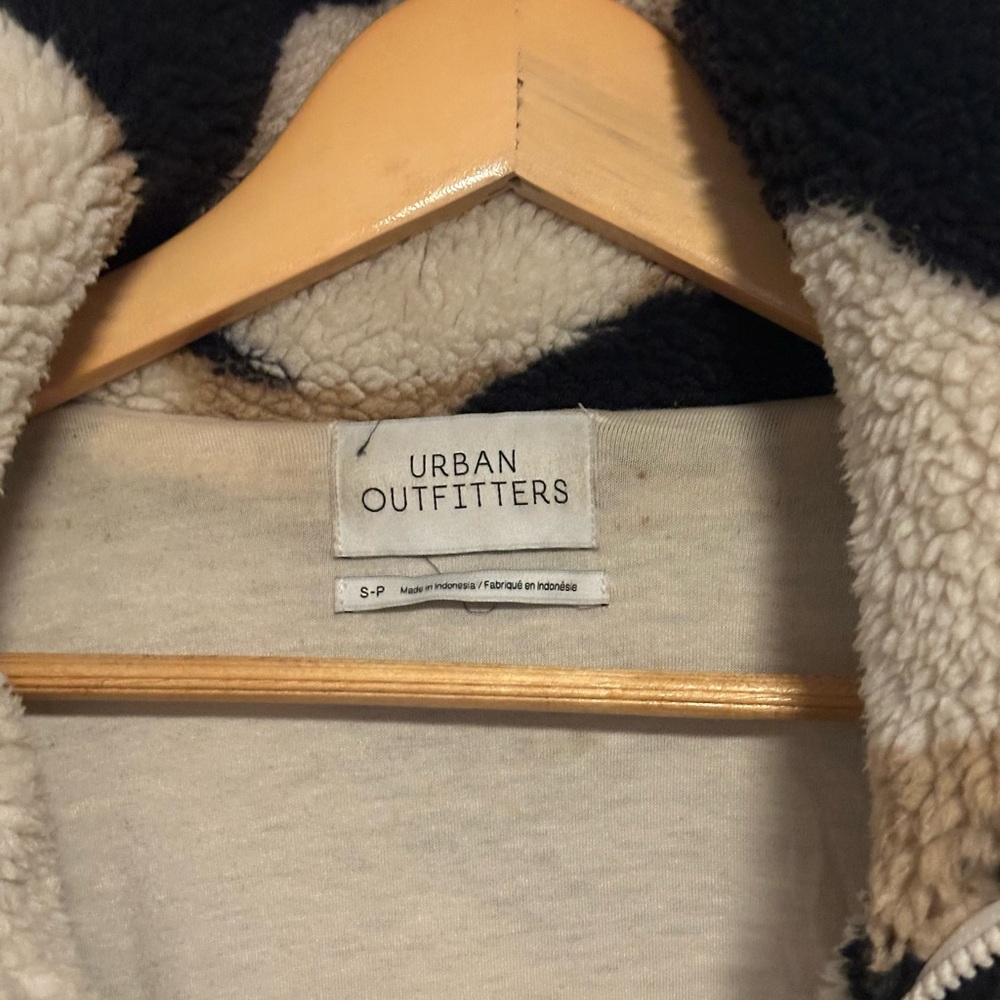 Bold Sherpa Olivia Yin Yang Jacket - Picture 4 of 4